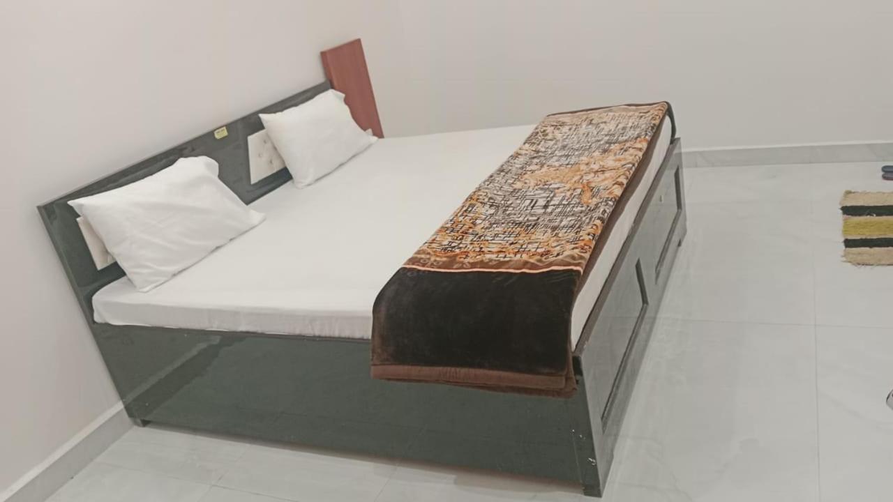 Rudra Prabha Guest House Ayodhya Exterior foto